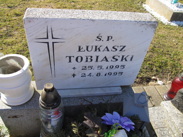 Łukasz Tobiaski 1995 Luzino - Grobonet - Wyszukiwarka osób pochowanych